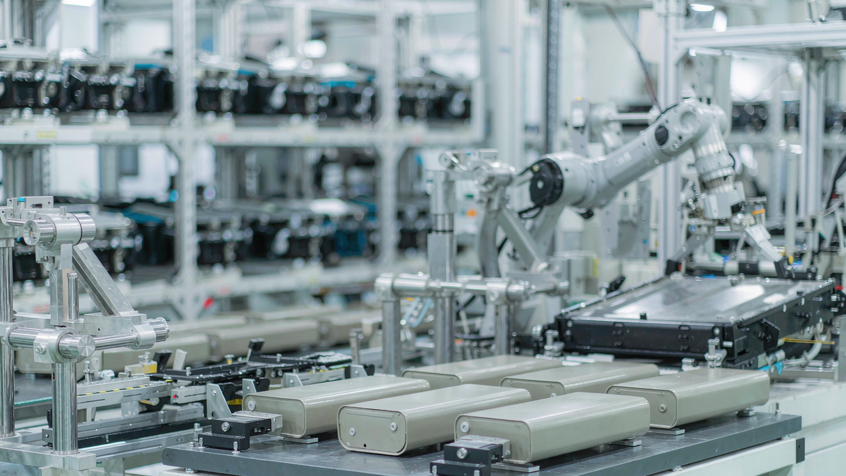 Xingshi Century Completes Batch Delivery of Over 10 MWh Sodium-Ion Cells: 72174-Type 170Ah Cells for Central SOE Storage and Xinjiang PV Storage Projects